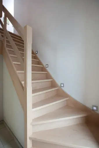 Escalier en Bois à Garde-corps Croisé
