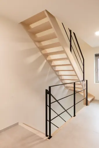 [3081] Escalier Moderne en Hêtre