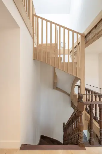 [3092] Escalier en Z en Chêne à Triple Quart Tournant