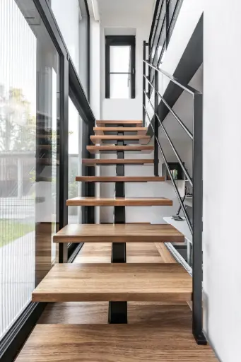 [3102] Open houten trap (3102)